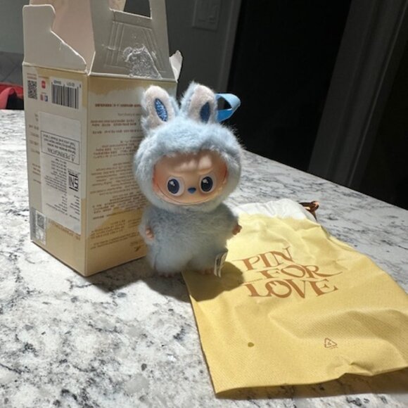 POP MART Labubu V4 The Monsters Pin For Love Alphabet Plush Pendant - Letter D - Picture 2 of 7